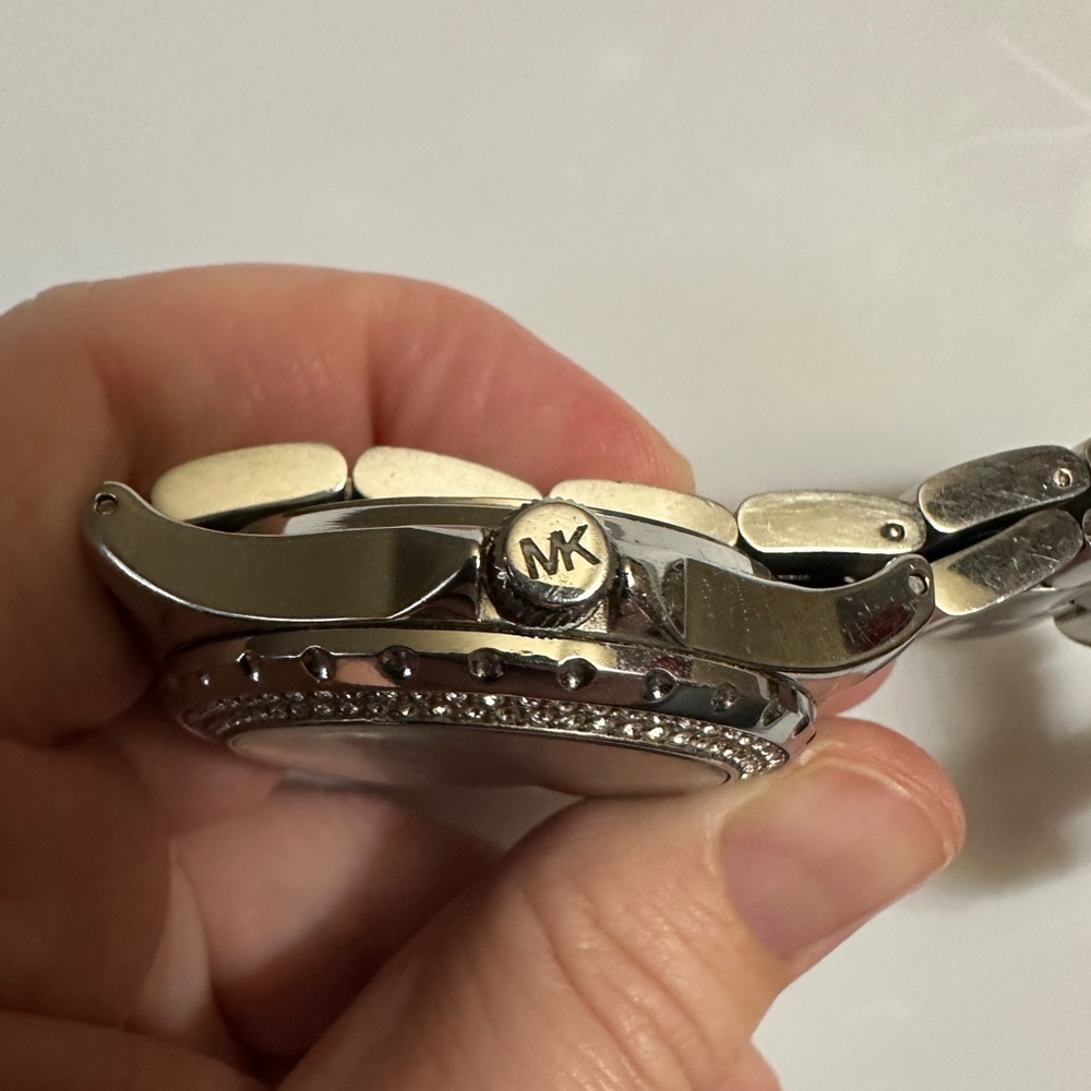 Michael Kors Silver watch with Crystal Bezel - Picture 7 of 11